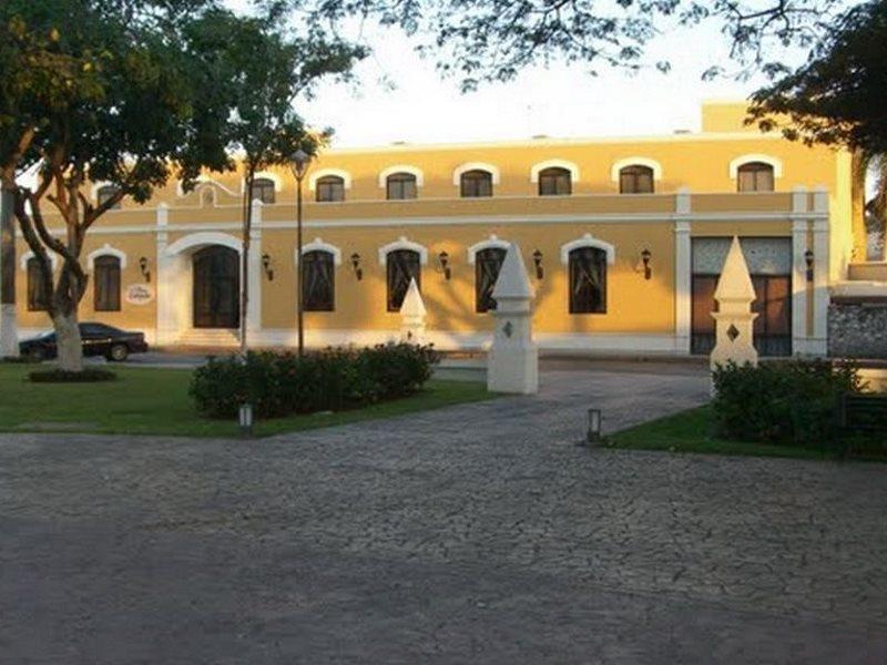 Plaza Hotel 4*
